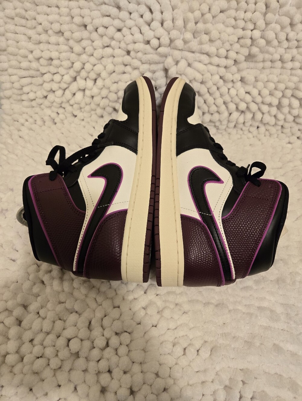 Wmns Air Jordan 1 Mid SE 'Bordeaux Size 9 - Picture 5 of 12